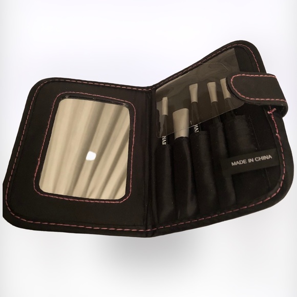 💜 3/$30 Hard Candy 5 piece Travel /Purse Sized Makeup Brushes and Case - Picture 2 of 8